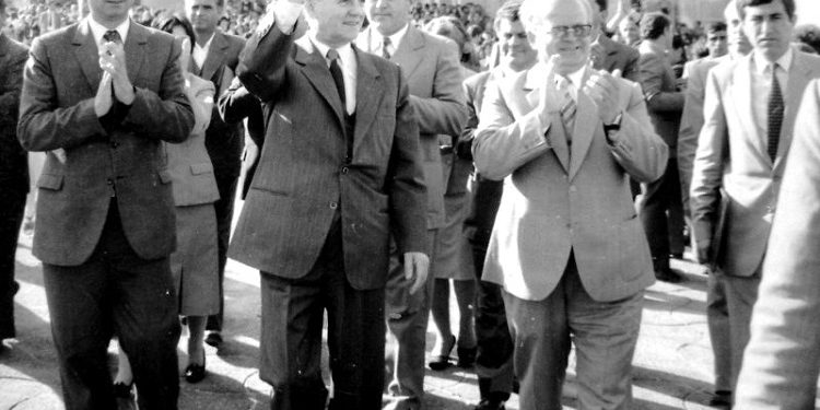 Zbulohen dokumentet “teper sekrete” te ish Komitetit qendror te PPSH-se: Si akordoi Ramiz Alia the Foto Cami rreth 5 milion dollare ne vitet 1986 – 1991 …?! Emrat qe perfituan dhe ata que firmasen ..